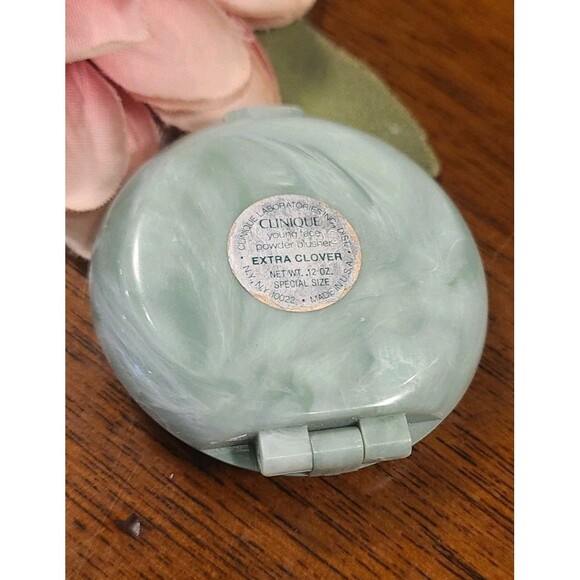 Clinique Young Face Pressed Powder Blusher 12 EXTRA CLOVER 0.12 oz SPECIAL SIZE - Picture 6 of 6